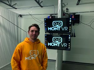 Nathan Boivin est propriétaire de la franchise Mont VR à Saguenay. Photo : Nicolas Lacasse