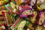 BDV : Un paquet de ramens Mr. Noodles peut contenir jusqu’à 60 % de l’apport quotidien en sodium recommandé. (Crédit photo : Louis-Éric Masse)