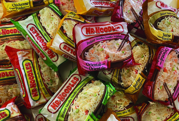 BDV : Un paquet de ramens Mr. Noodles peut contenir jusqu’à 60 % de l’apport quotidien en sodium recommandé. (Crédit photo : Louis-Éric Masse)