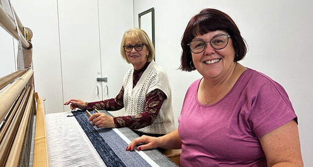 Régine Houde et Sylvie Taillon, membres du cercle de fermières de Chicoutimi depuis respectivement 27 et 8 ans.
