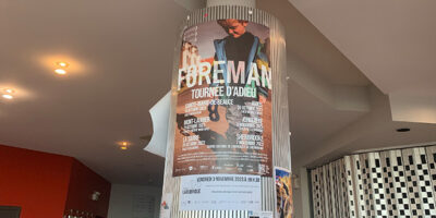 Affiche publicitaire de la pièce Foreman. (Photo par Lauriane Boudreau)
