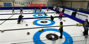 La transformation de l’aréna a permis aux compétitions de curling d’entrer dans les temps. Photo : Kevin Duquette-Goulet