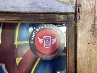 (Photo : Sofia Lépine) Le restaurant La Belle et La Bœuf possède des cartes et des dépliants pour informer leur clientèle de l’existence du programme.