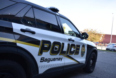 voiture de police en diagonale