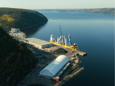 La création d’un deuxième quai permettrait d’accueillir une cinquantaine de navires par an sur le moyen terme et créerait une vingtaine d’emplois directement au port, selon Carl Laberge. Photo : Port de Saguenay.
