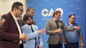 Le député de Jonquière, Yannick Gagnon est satisfait des résultats, rappelant que l’écart entre la gagnante et la sa plus proche rivale est plus important que celui entre Francis et cette dernière. (Photo : Isolyne Chapeyrou)