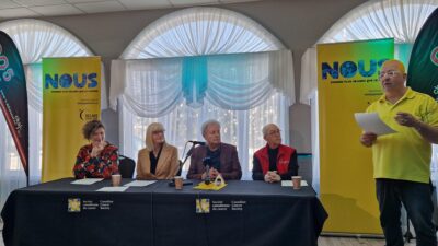 De gauche à droite : Malorie Munger (porteuse d'espoir), Sylvie Beaumont (mairesse d'Alma), Jean Tremblay (président d'honneur), Daniel Turcot (président du comité organisateur), Éric Lavoie (animateur)