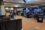 Des exposants présentent leurs produits au Centre des congrès du Delta de Saguenay.