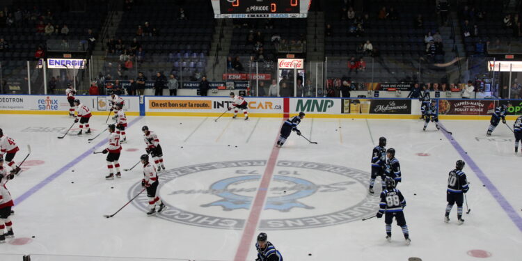 Centre de la glace avant un affrontement Saguenéens/Remparts.